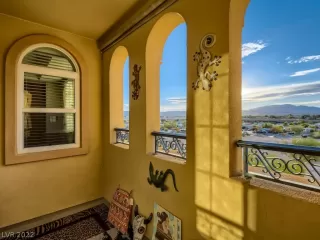 Photo #2: 2452059 Listing