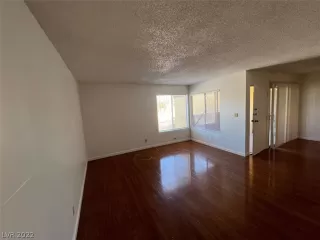 Photo #1: 2452113 Listing 