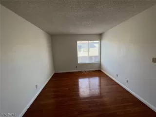 Photo #5: 2452113 Listing 