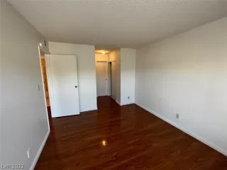 Photo #6: 2452113 Listing 