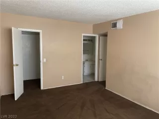 Photo #1: 2452116 Listing 