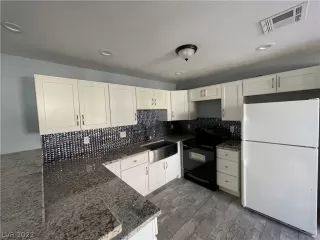 Photo #6: 2452257 Listing 