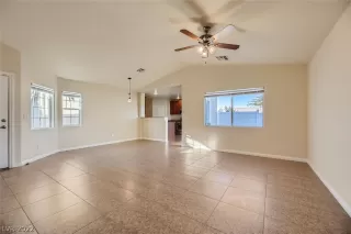 Photo #4: 2452269 Listing