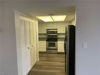 Photo #3: 2452280 Listing 