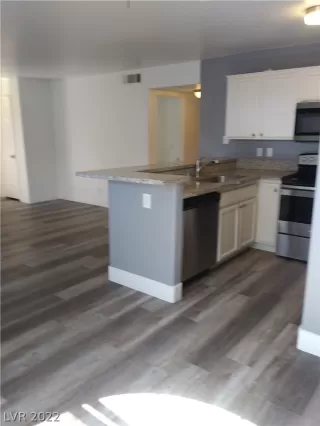 Photo #5: 2452283 Listing 