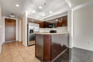 Photo #5: 2452305 Listing 