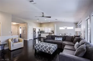 Photo #2: 2452309 Listing