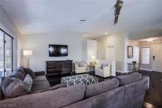 Photo #3: 2452309 Listing