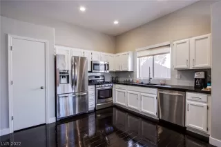 Photo #4: 2452309 Listing