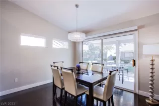 Photo #6: 2452309 Listing