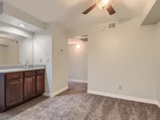 Photo #5: 2452331 Listing 