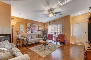 Photo #3: 2452338 Listing