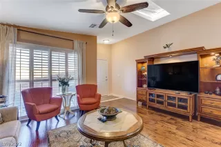 Photo #4: 2452338 Listing