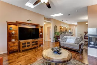 Photo #5: 2452338 Listing