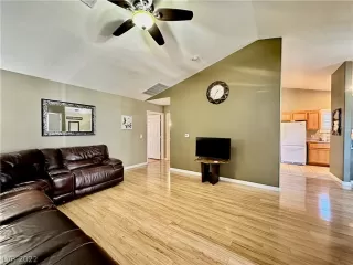 Photo #2: 2452361 Listing