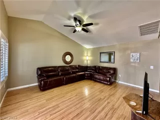 Photo #3: 2452361 Listing