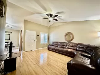 Photo #4: 2452361 Listing