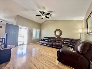 Photo #5: 2452361 Listing