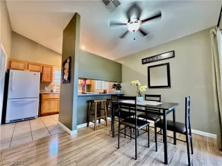 Photo #6: 2452361 Listing