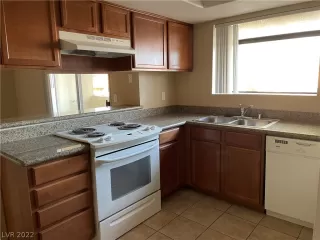 Photo #5: 2452368 Listing