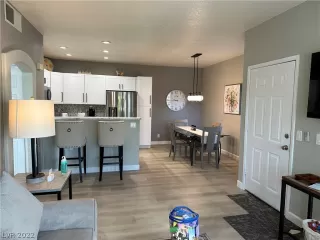 Photo #4: 2452397 Listing