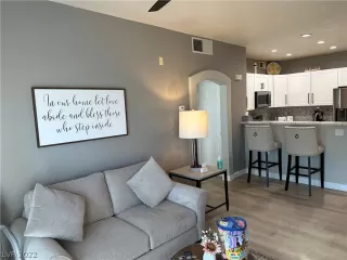 Photo #6: 2452397 Listing