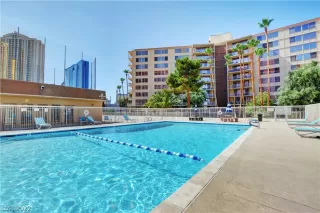 Photo #3: 2452398 Listing 