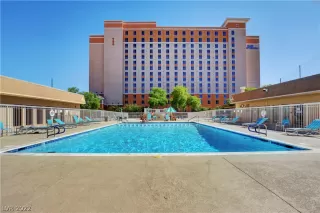 Photo #4: 2452398 Listing 