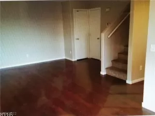 Photo #4: 2452403 Listing 
