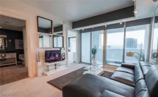 Photo #4: 2452440 Listing