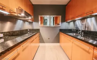 Photo #5: 2452440 Listing