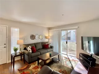 Photo #3: 2452461 Listing