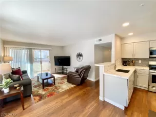 Photo #6: 2452461 Listing