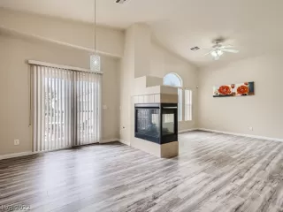 Photo #5: 2452536 Listing