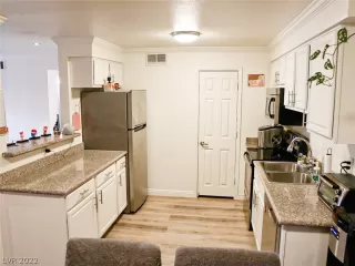 Photo #5: 2452546 Listing 