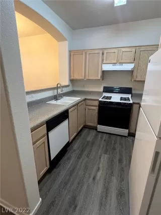 Photo #5: 2452551 Listing 