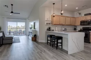 Photo #6: 2452599 Listing 