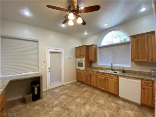 Photo #6: 2452681 Listing 