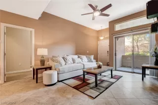 Photo #3: 2452716 Listing