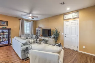 Photo #5: 2452741 Listing 