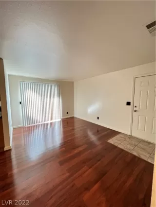 Photo #4: 2452771 Listing