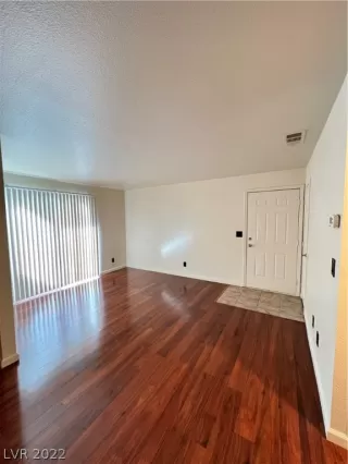 Photo #5: 2452771 Listing