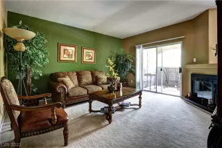 Photo #3: 2452816 Listing