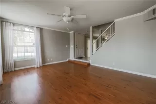 Photo #4: 2452839 Listing