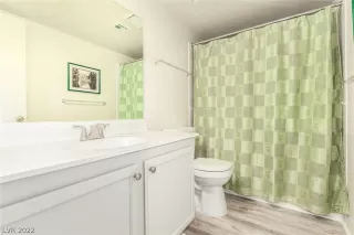 Photo #6: 2452856 Listing