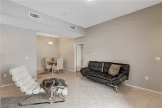 Photo #4: 2452870 Listing