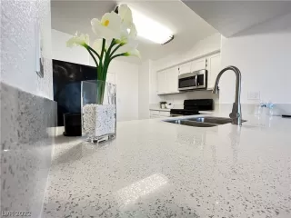 Photo #3: 2452893 Listing