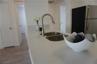 Photo #4: 2452893 Listing