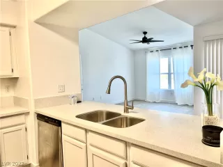 Photo #6: 2452893 Listing