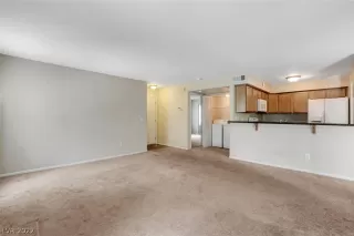 Photo #5: 2452976 Listing